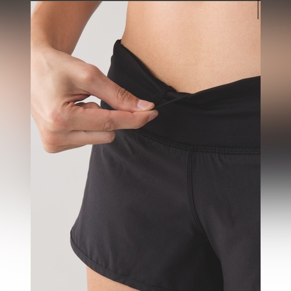 Lululemon Speed Short *4-way Stretch 2.5" in Black, Size 10 W7578S - Picture 1 of 10